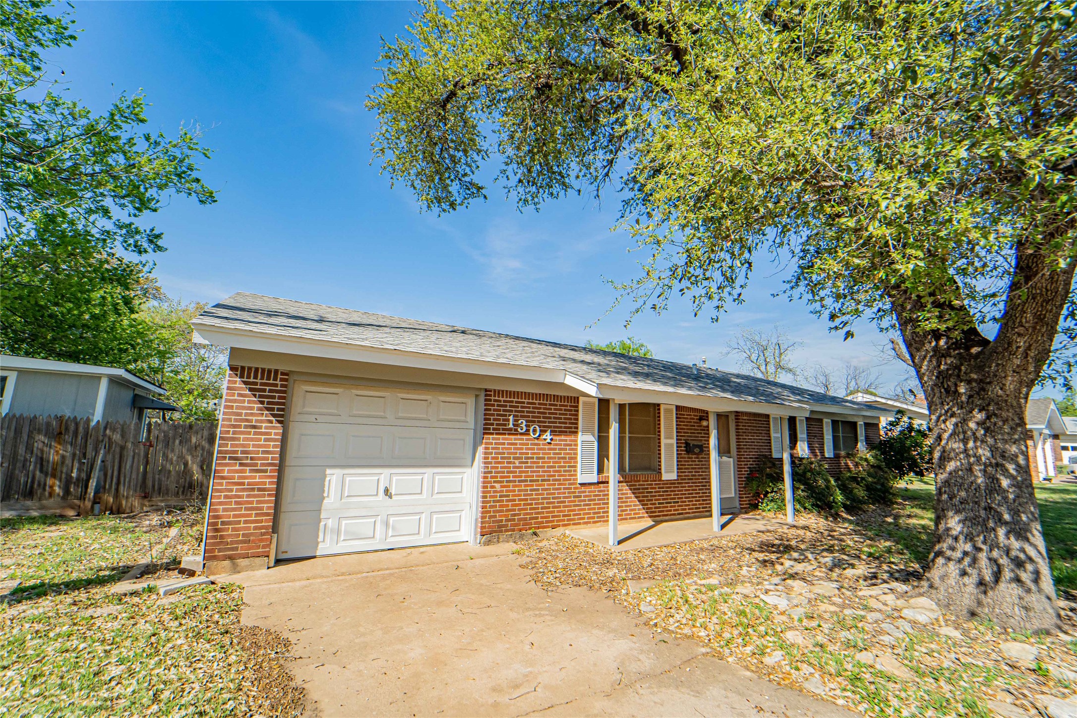 1304 Sycamore Street Breckenridge TX 76424