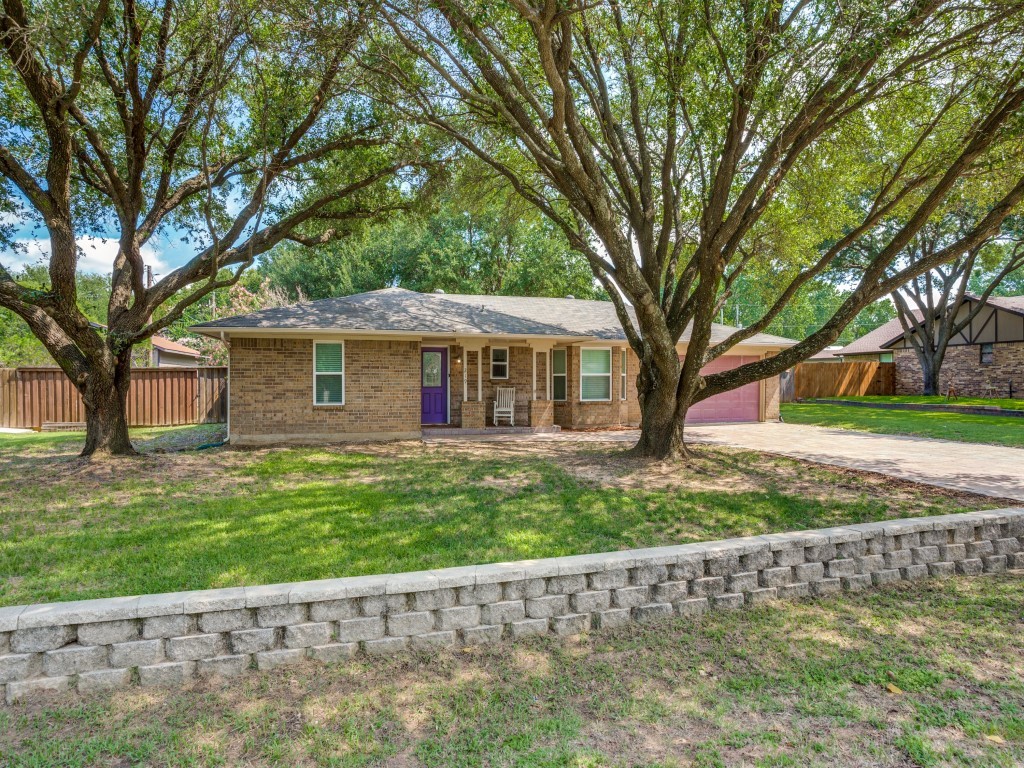 219 E Brian Street Burleson TX 76028