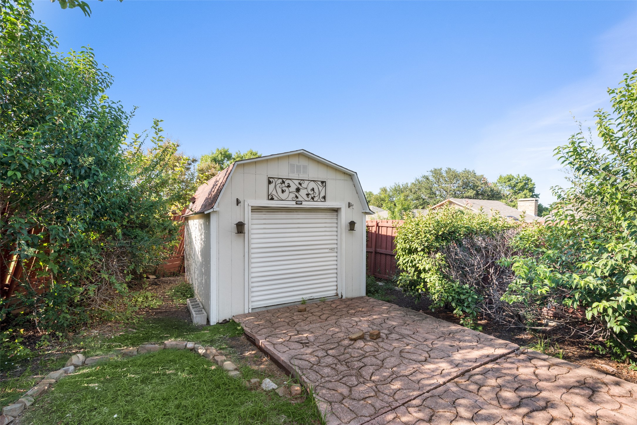 1537 Ranchview Lane Carrollton TX 75007