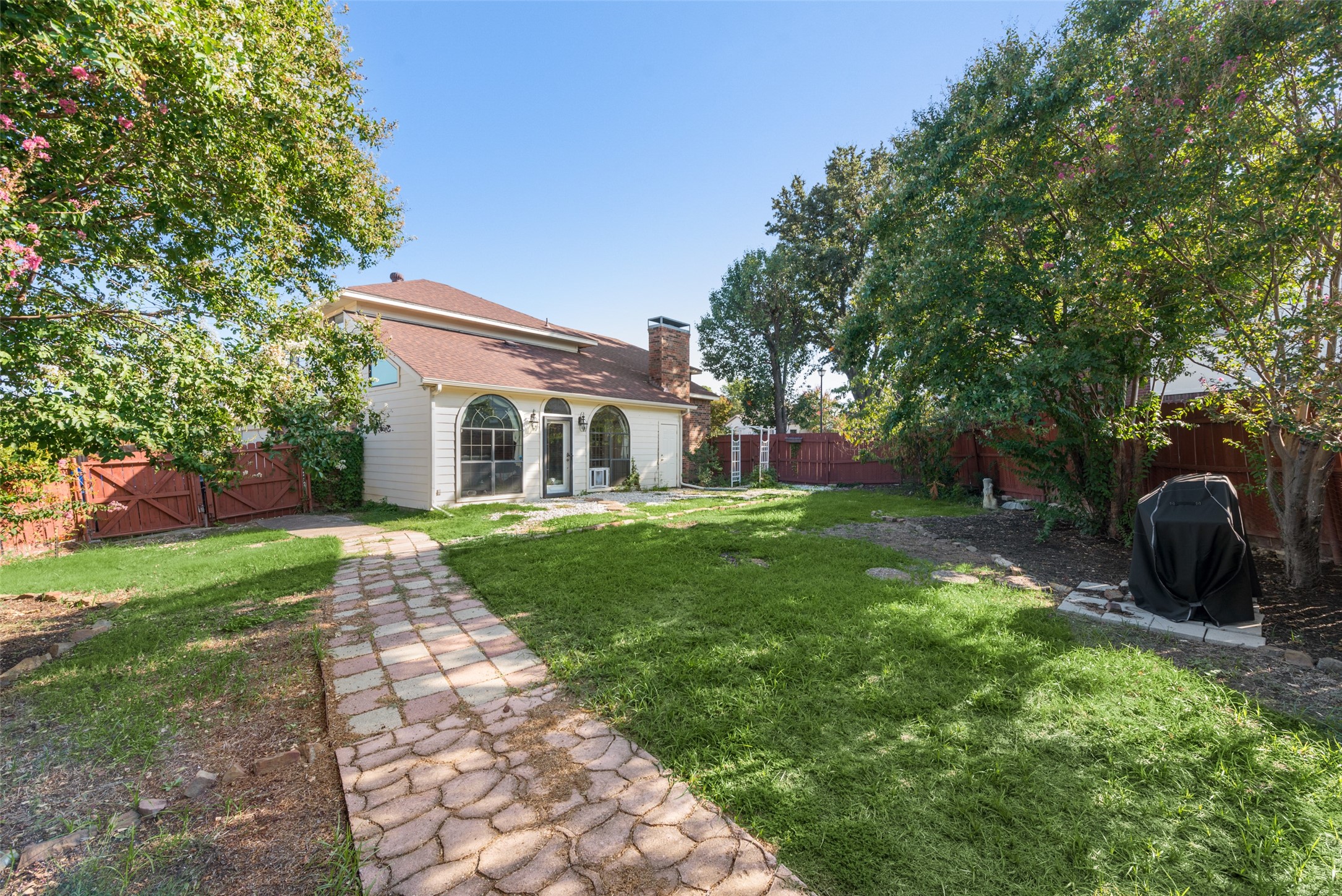 1537 Ranchview Lane Carrollton TX 75007