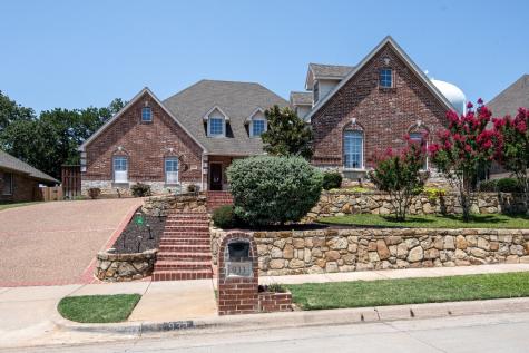 933 Crestview Drive Bedford TX 76021