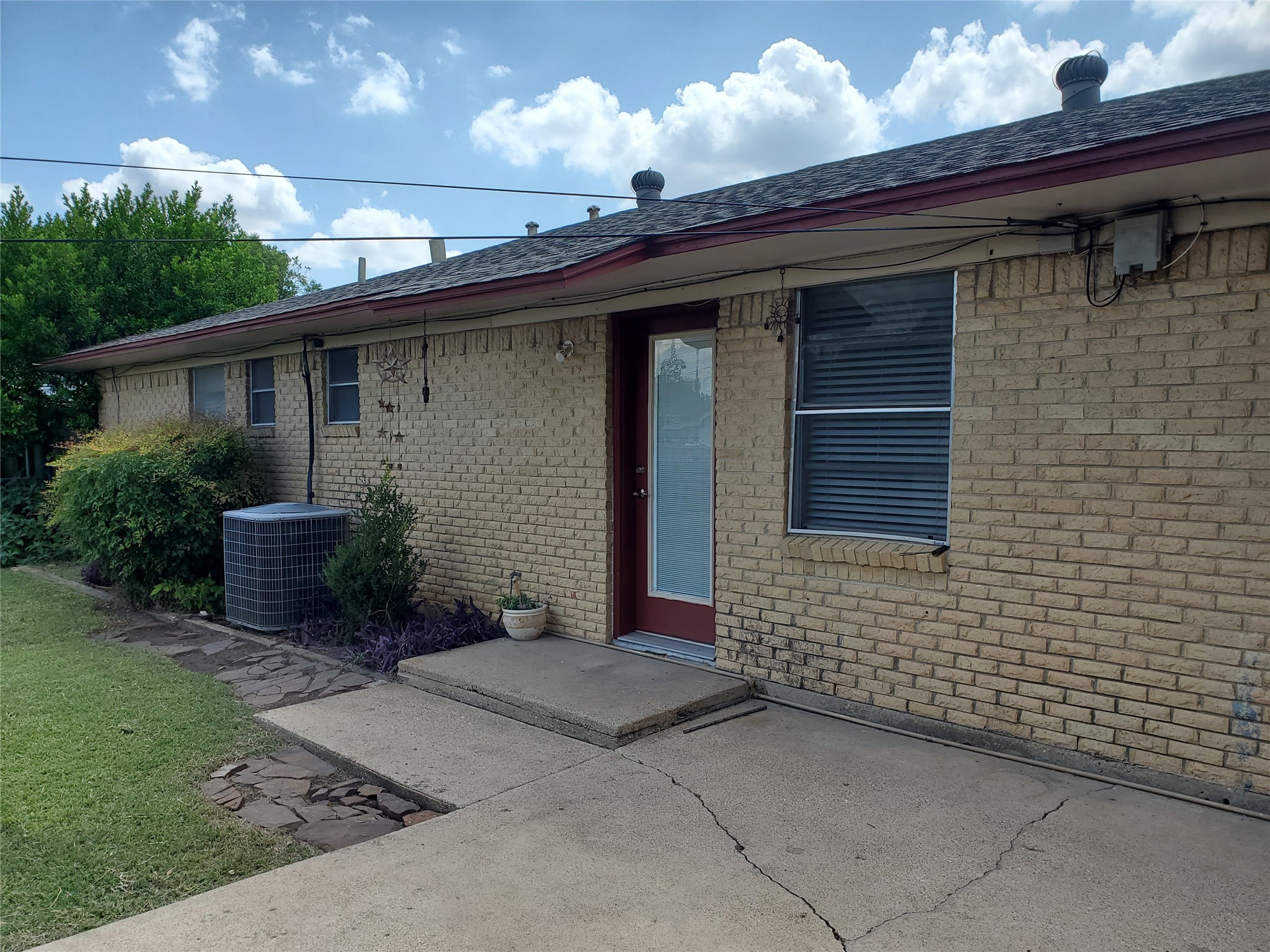 503 Harriett Street Arlington TX 76010