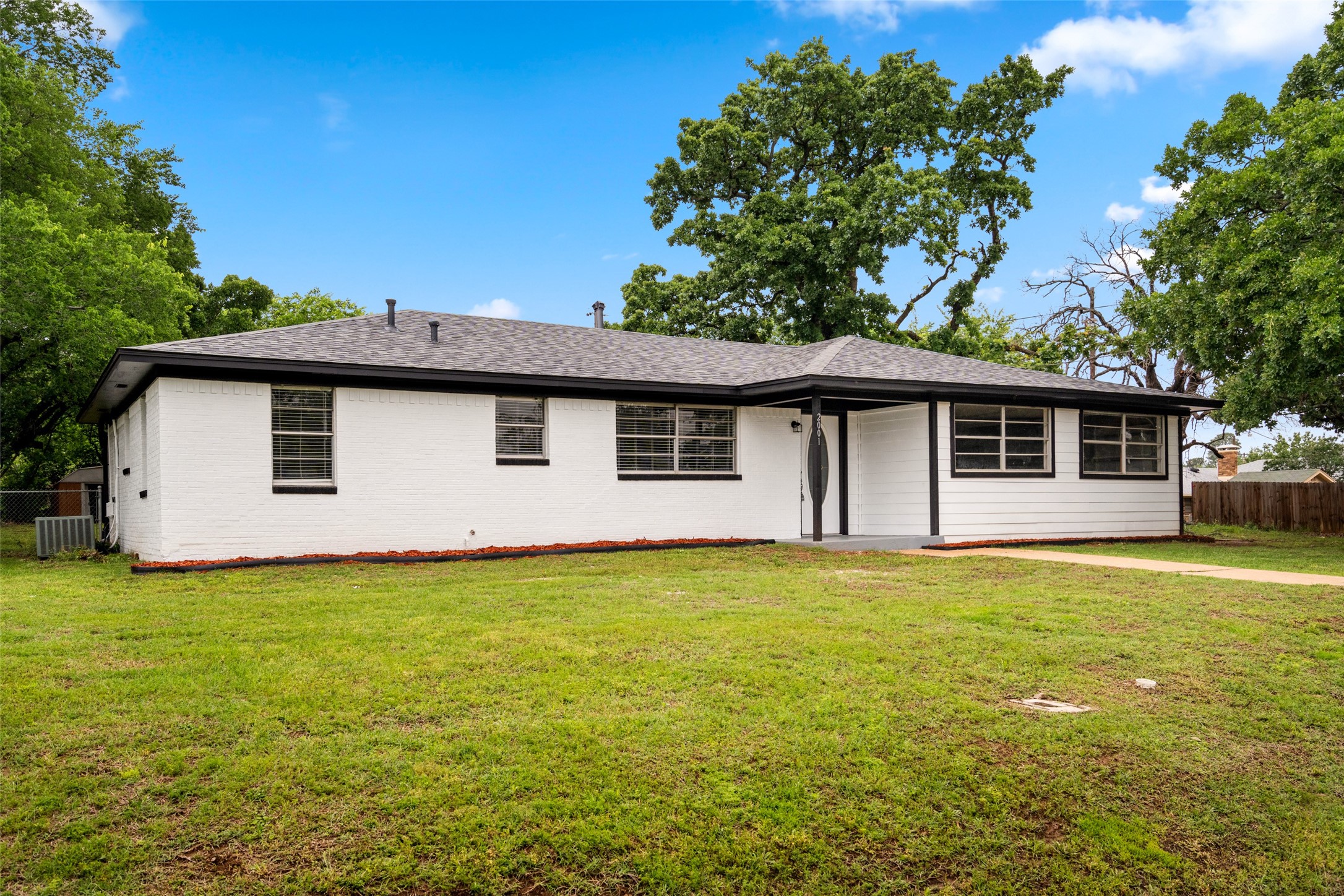 2001 Brenda Avenue Denison TX 75020