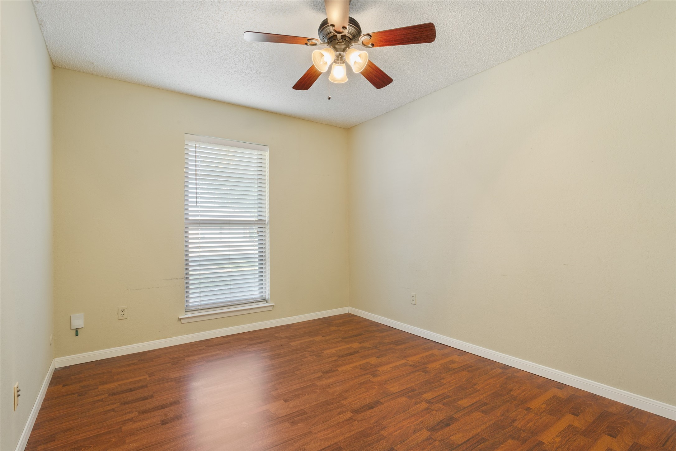 213 Bowie Lane Hewitt TX 76643