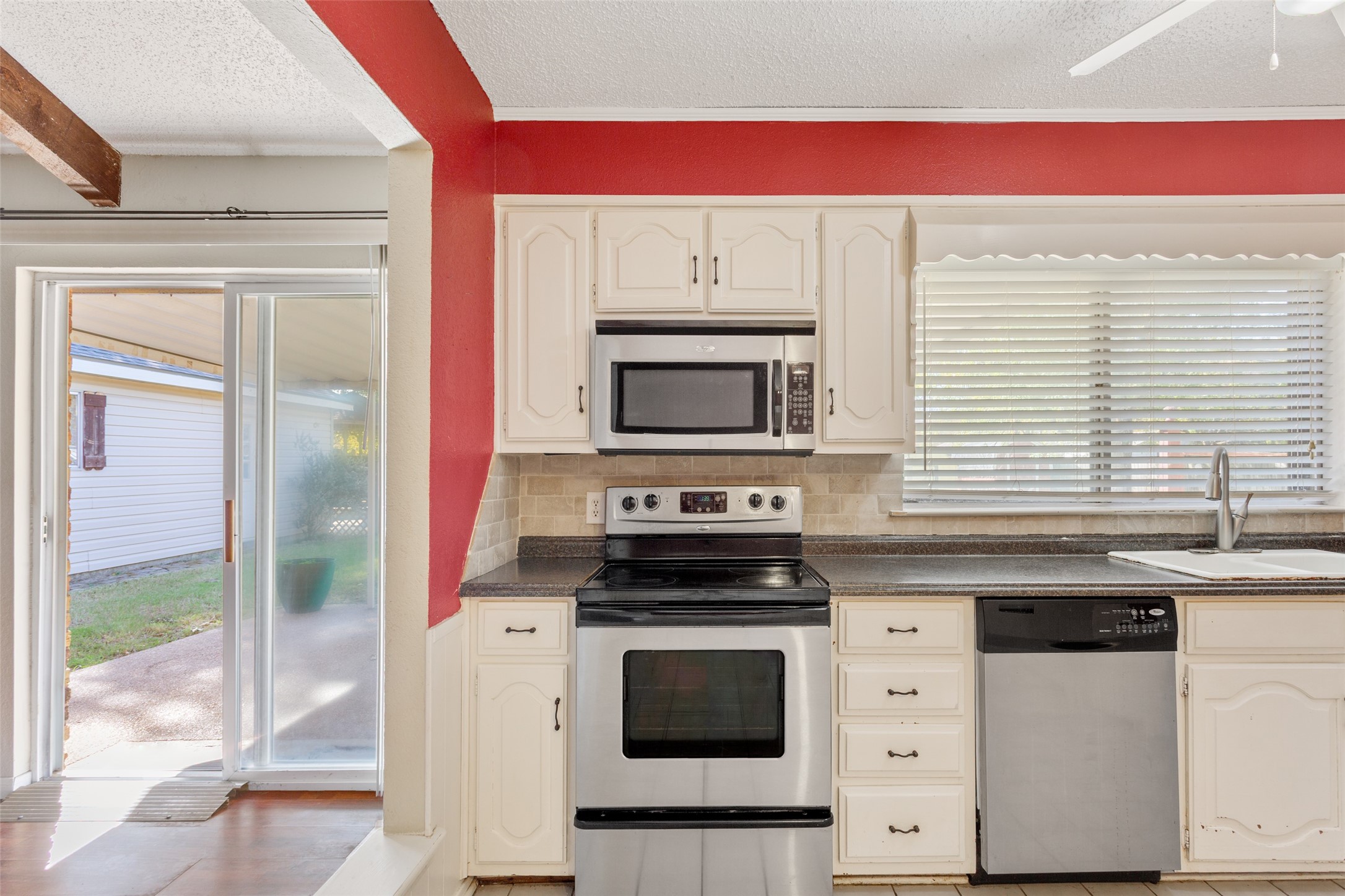 213 Bowie Lane Hewitt TX 76643