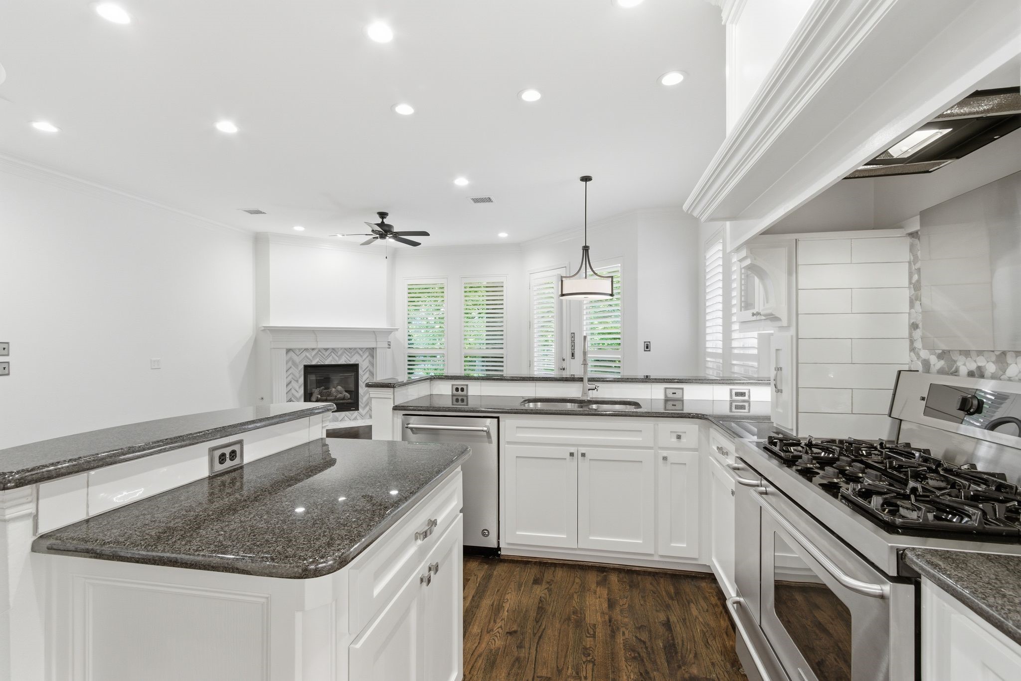 18323 Frankford Lakes Circle Dallas TX 75252