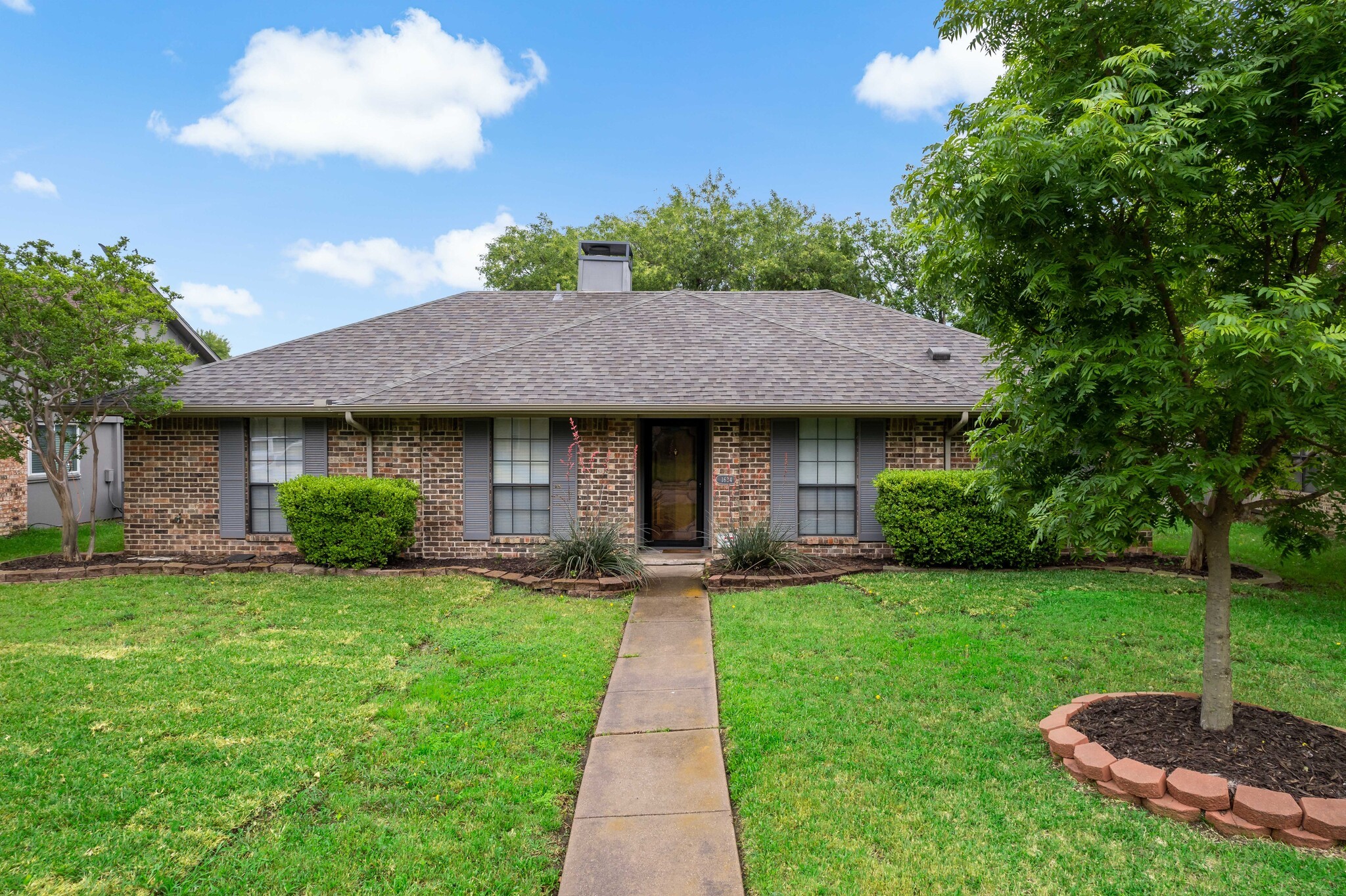 1634 Meadowglen Lane Mesquite TX 75150