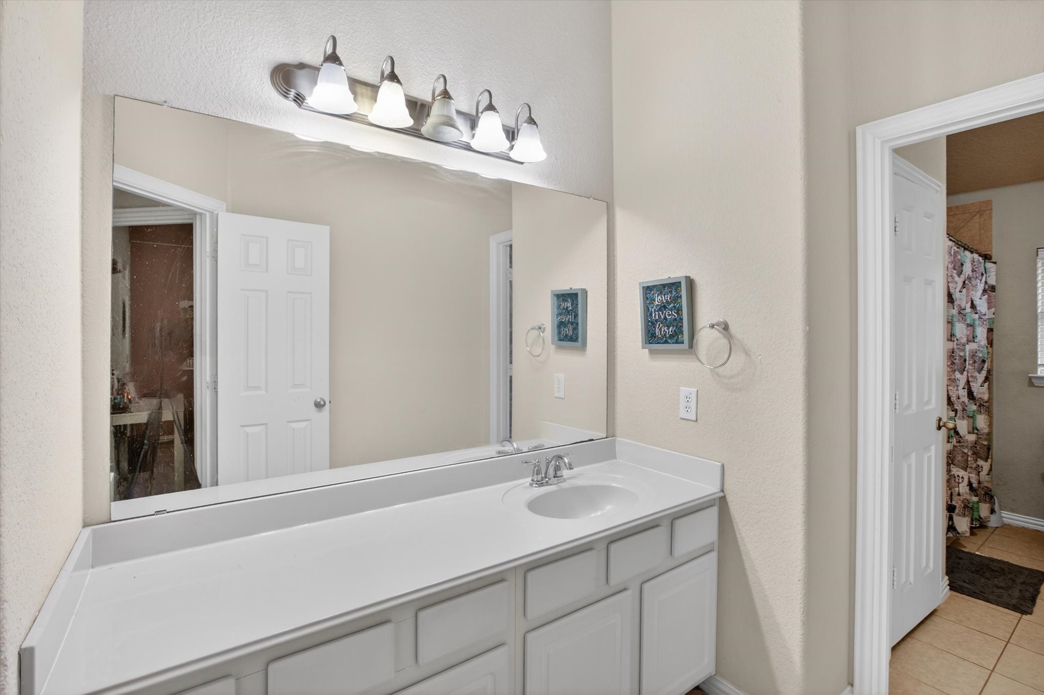6601 Vintage Drive Arlington TX 76001