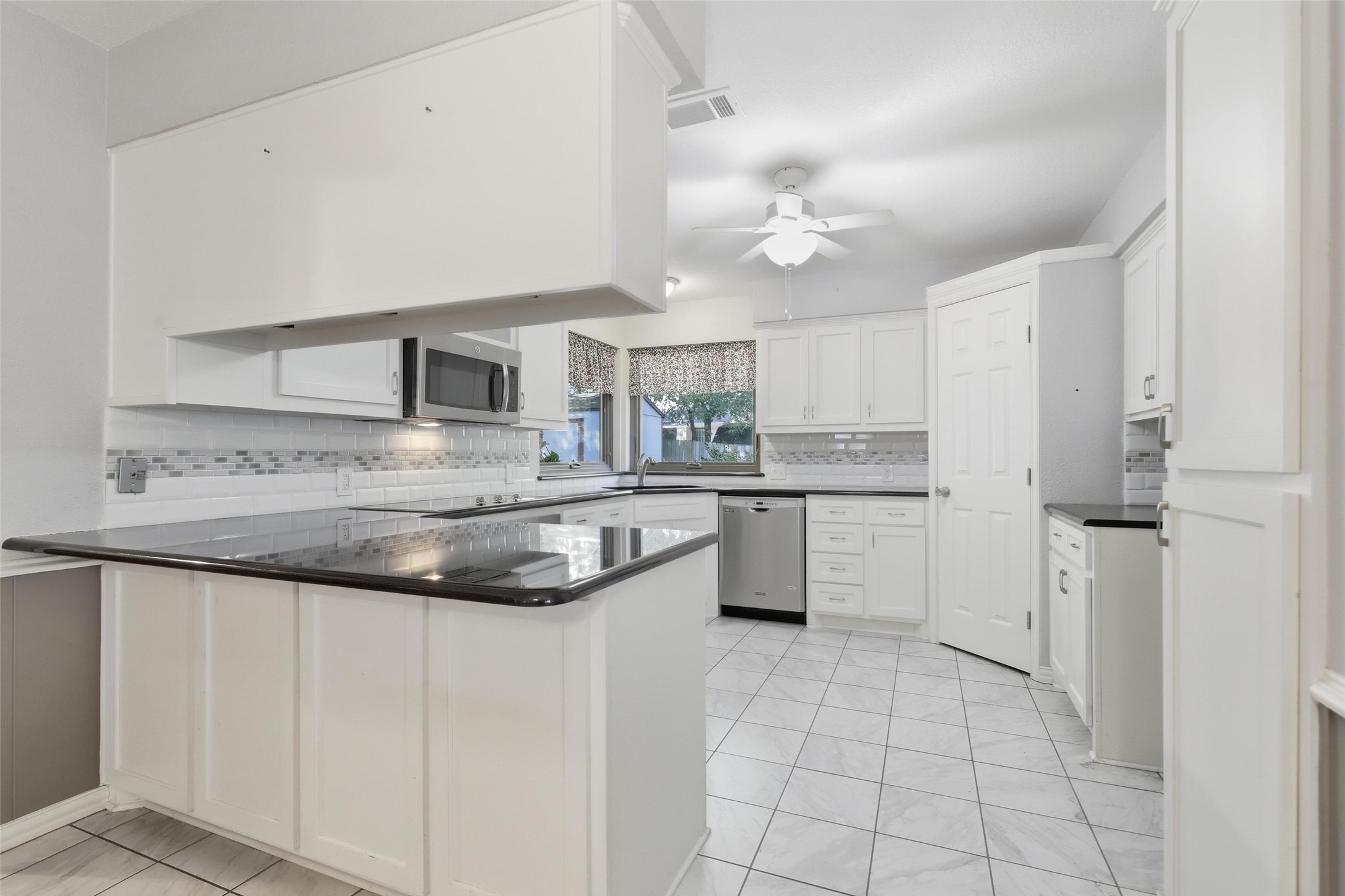 105 Alsbury Boulevard Burleson TX 76028