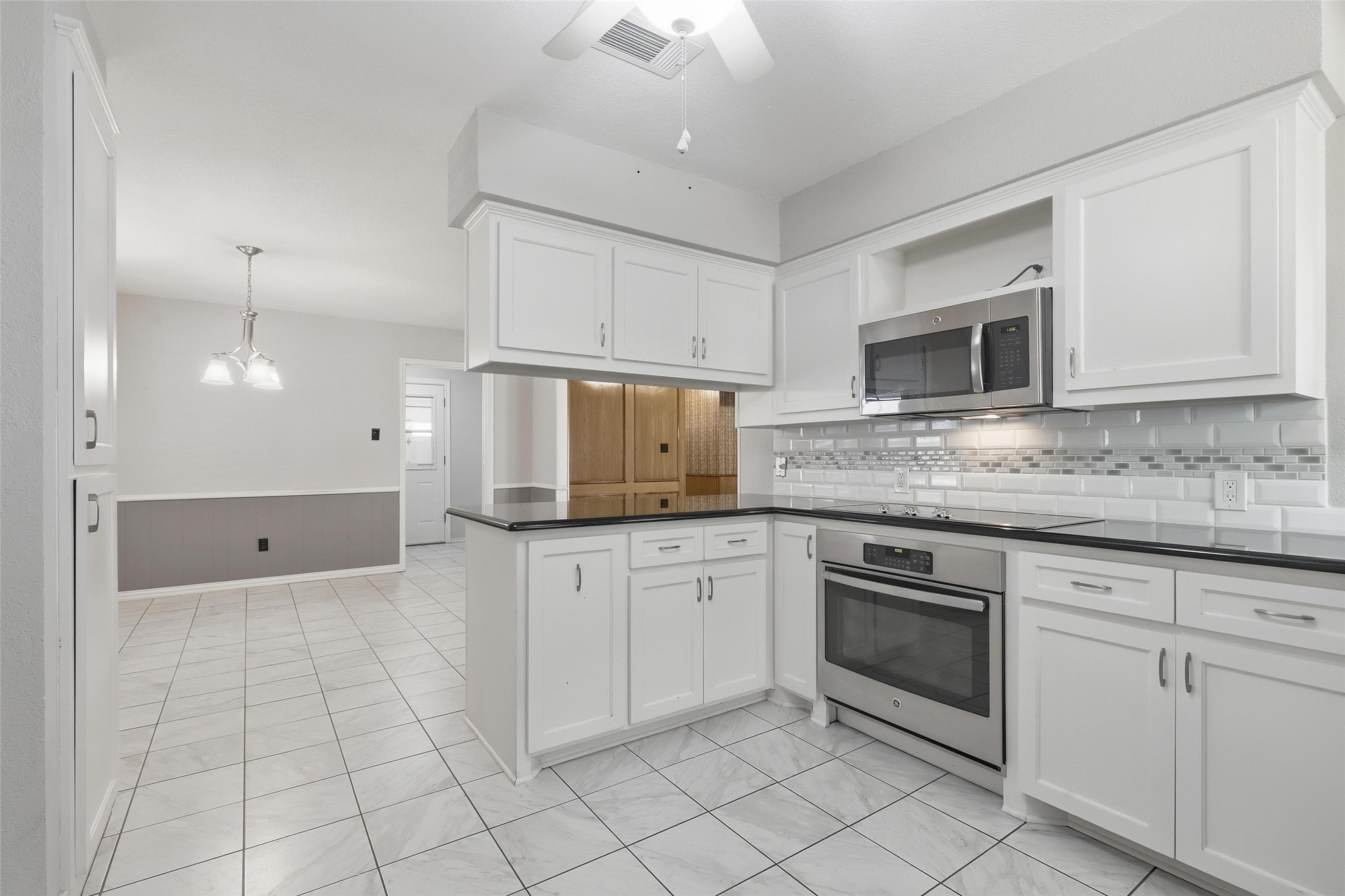 105 Alsbury Boulevard Burleson TX 76028