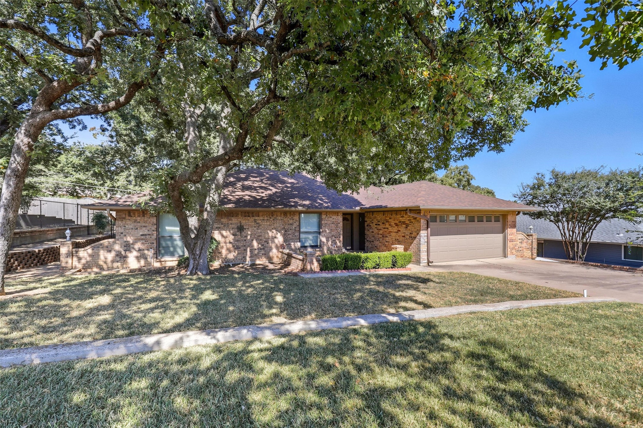 105 Alsbury Boulevard Burleson TX 76028