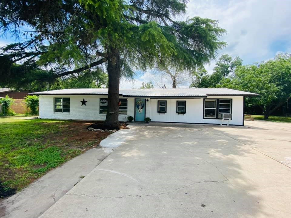 125 Harless Way Center Point TX 78010