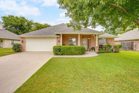 840 Heberle Drive Burleson TX 76028