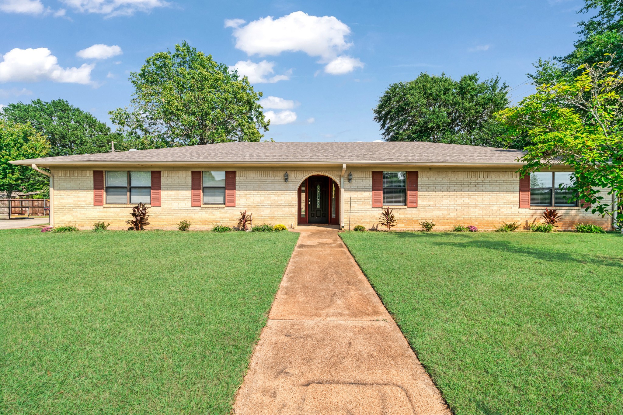 1050 35th Street NE Paris TX 75462