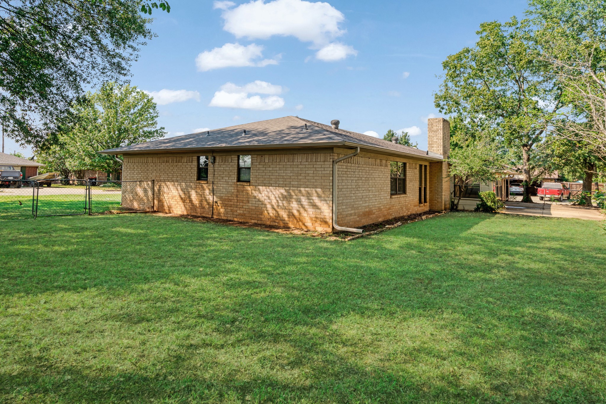 1050 35th Street NE Paris TX 75462