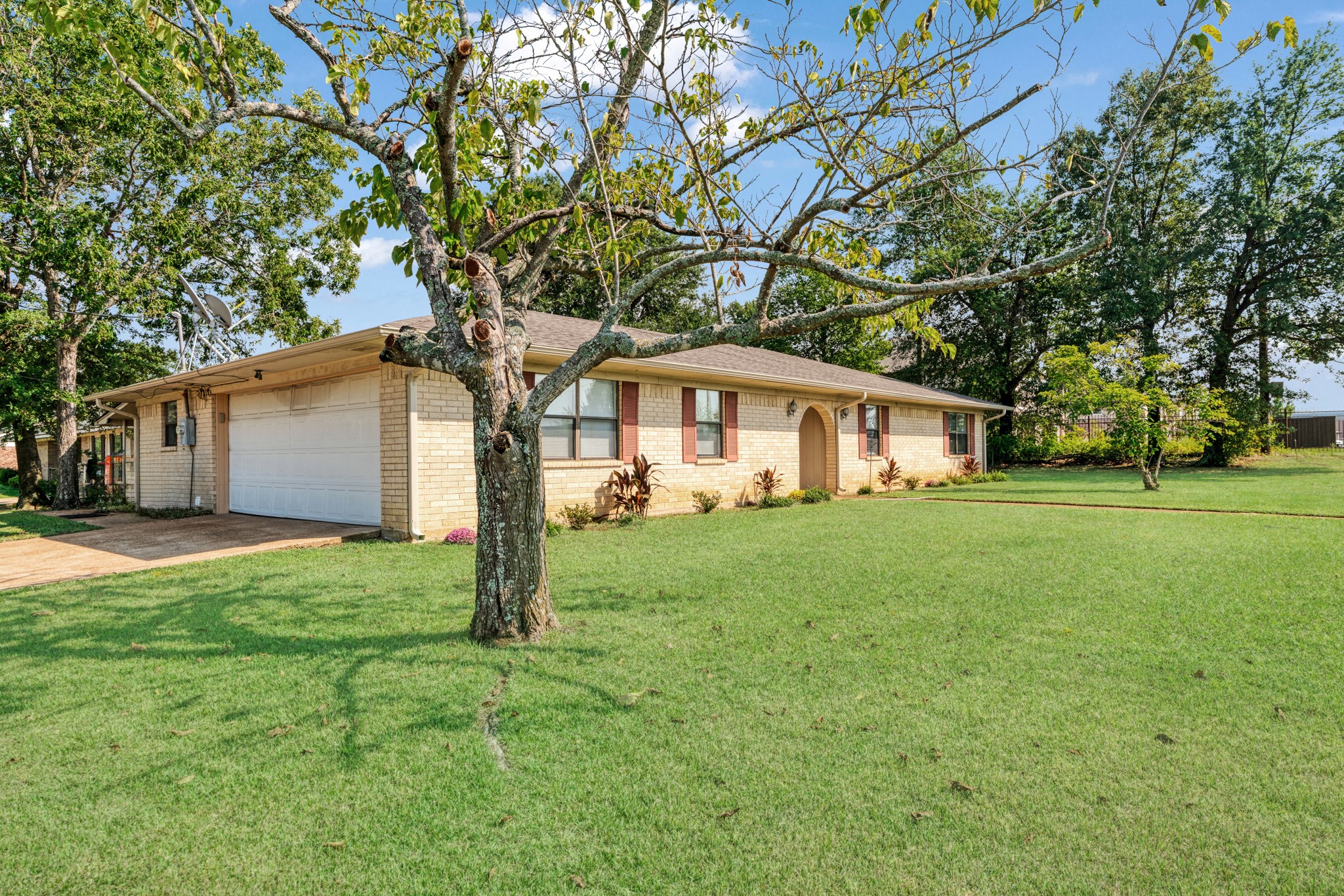 1050 35th Street NE Paris TX 75462