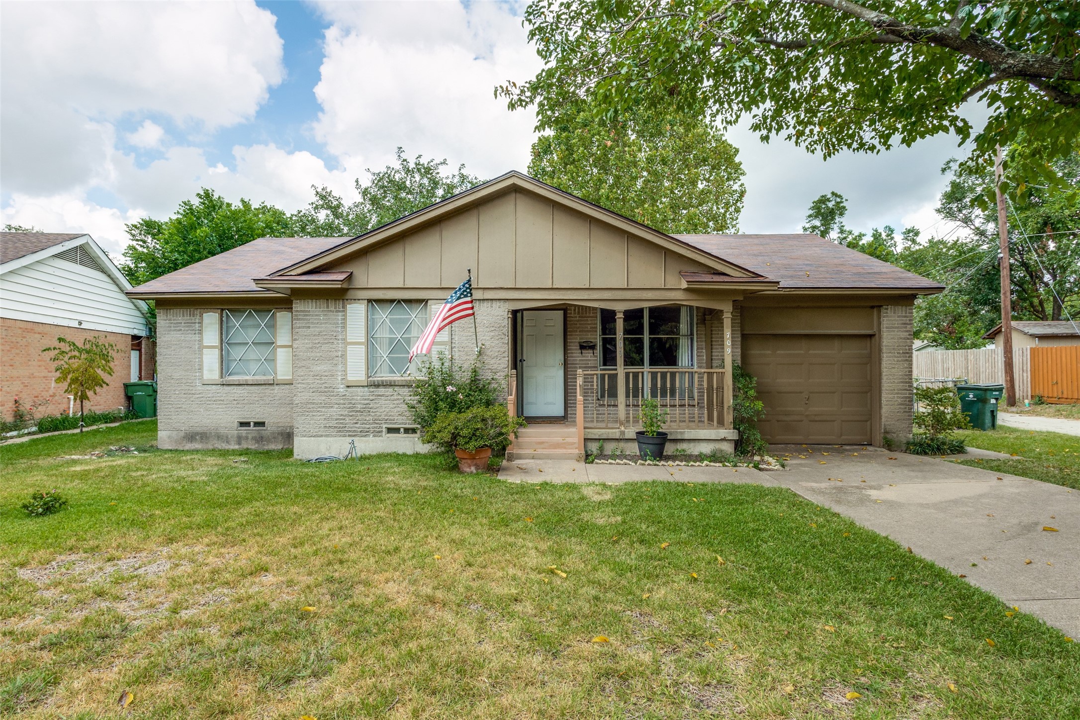 709 Julia Lane Garland TX 75042