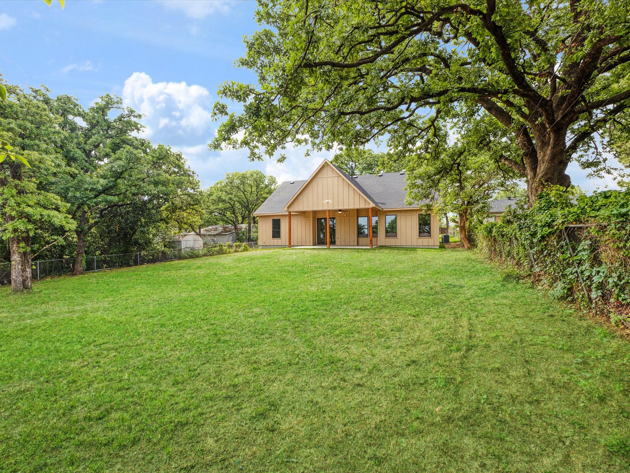 314 W Mistletoe Drive Kennedale TX 76060