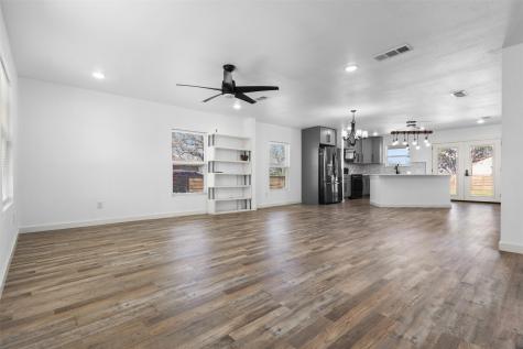 1024 Greenlee Street Denton TX 76201