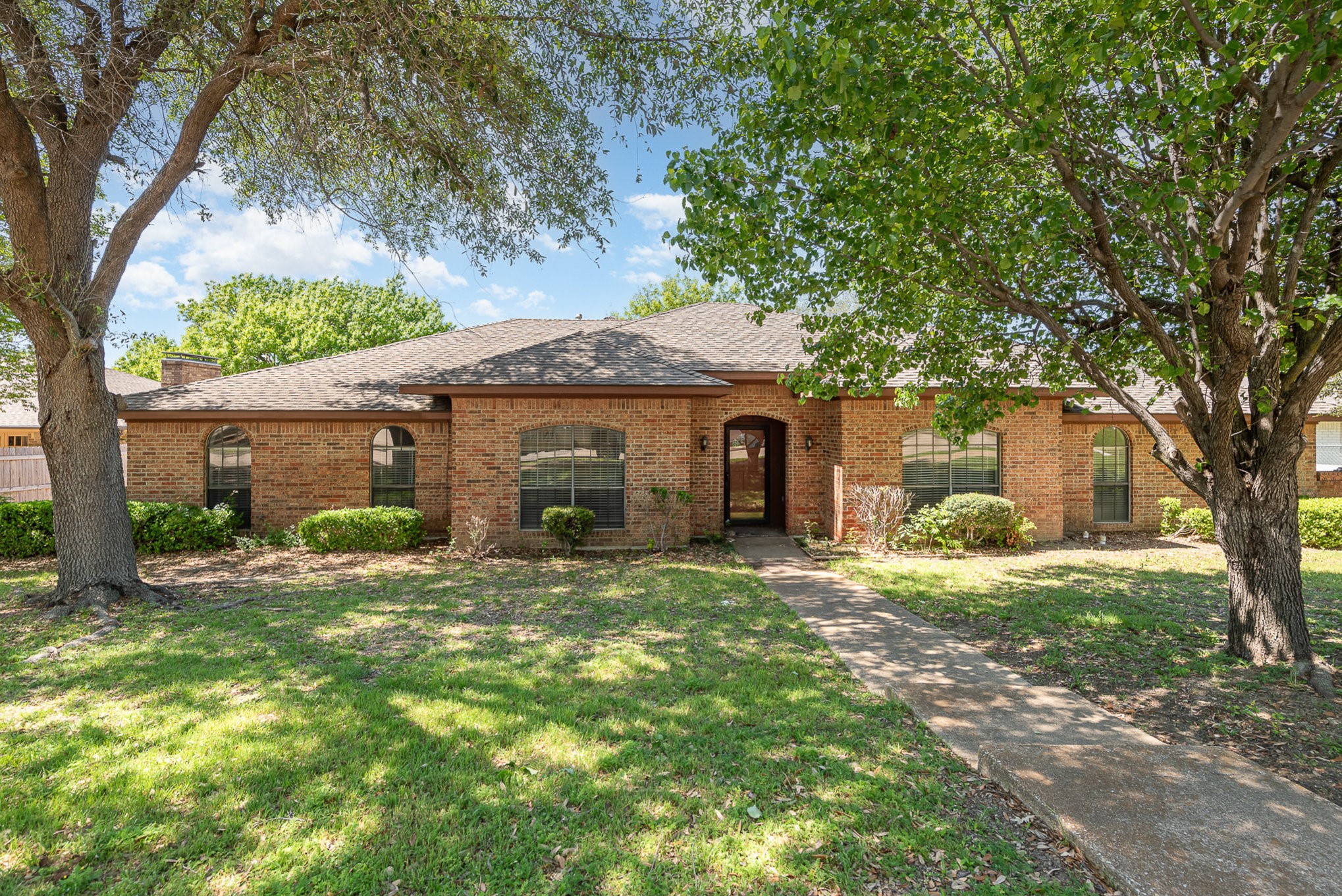 1417 Carriage Lane Garland TX 75043