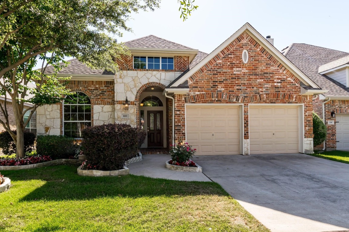 1661 Meadows Avenue Lantana TX 76226