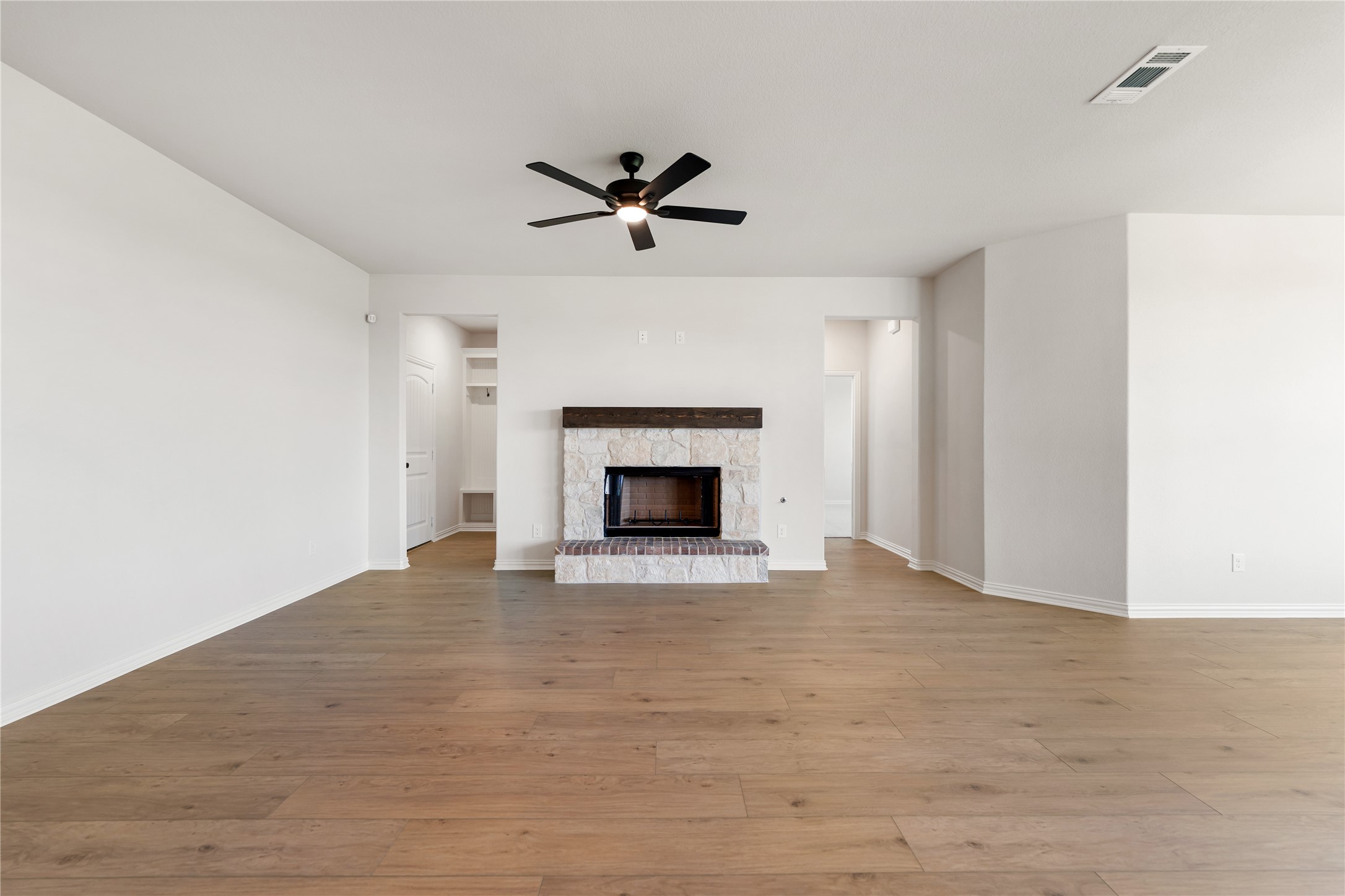 30 Roosevelt Lane Valley View TX 76272