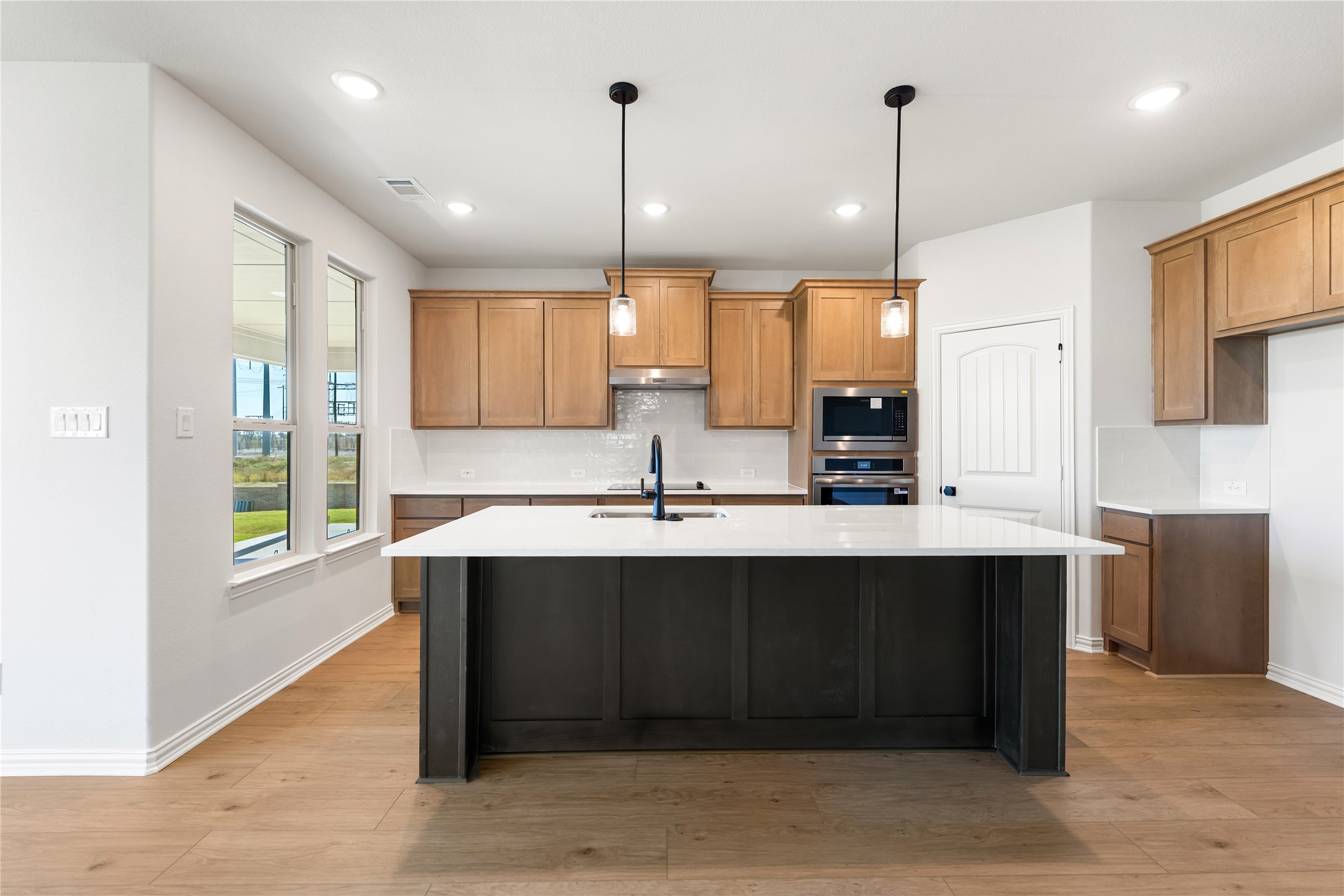 30 Roosevelt Lane Valley View TX 76272