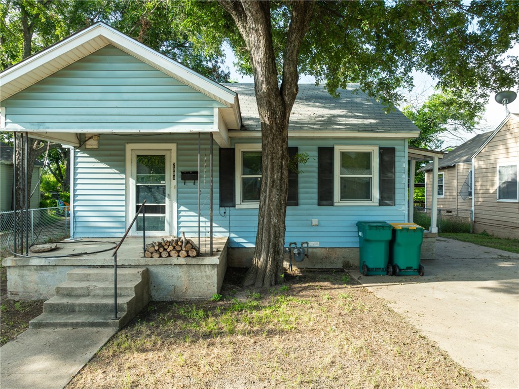 2004 Saunders Street Gatesville TX 76528