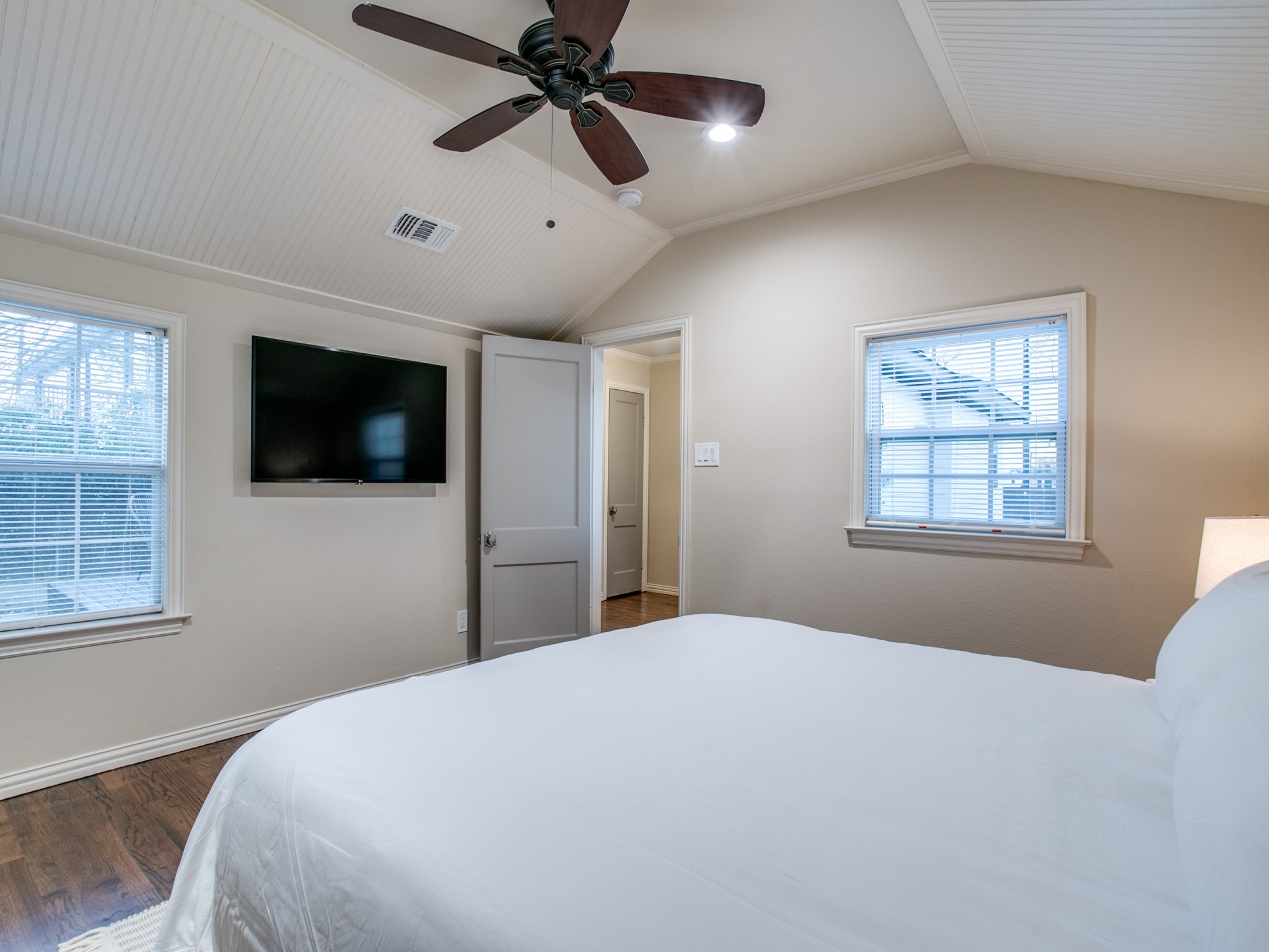 610 E Texas Street Grapevine TX 76051