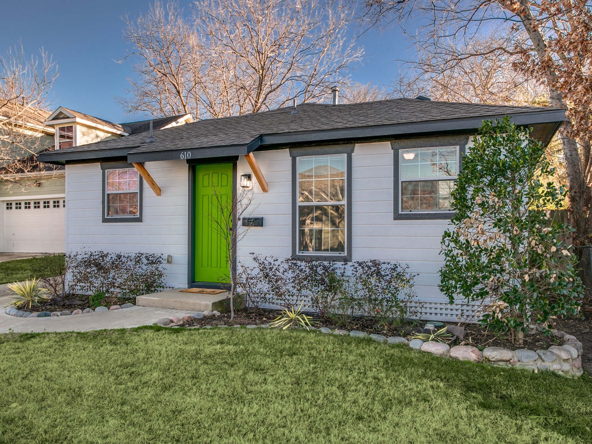 610 E Texas Street Grapevine TX 76051