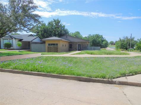 1001 E Lindsey Street Breckenridge TX 76424