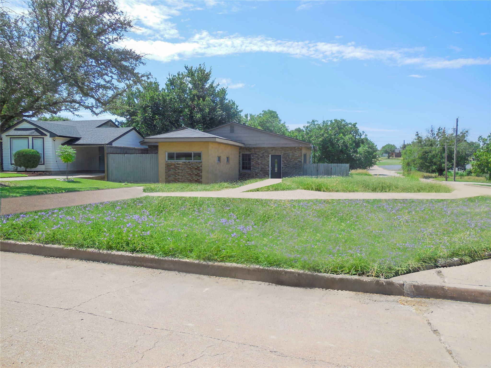 1001 E Lindsey Street Breckenridge TX 76424
