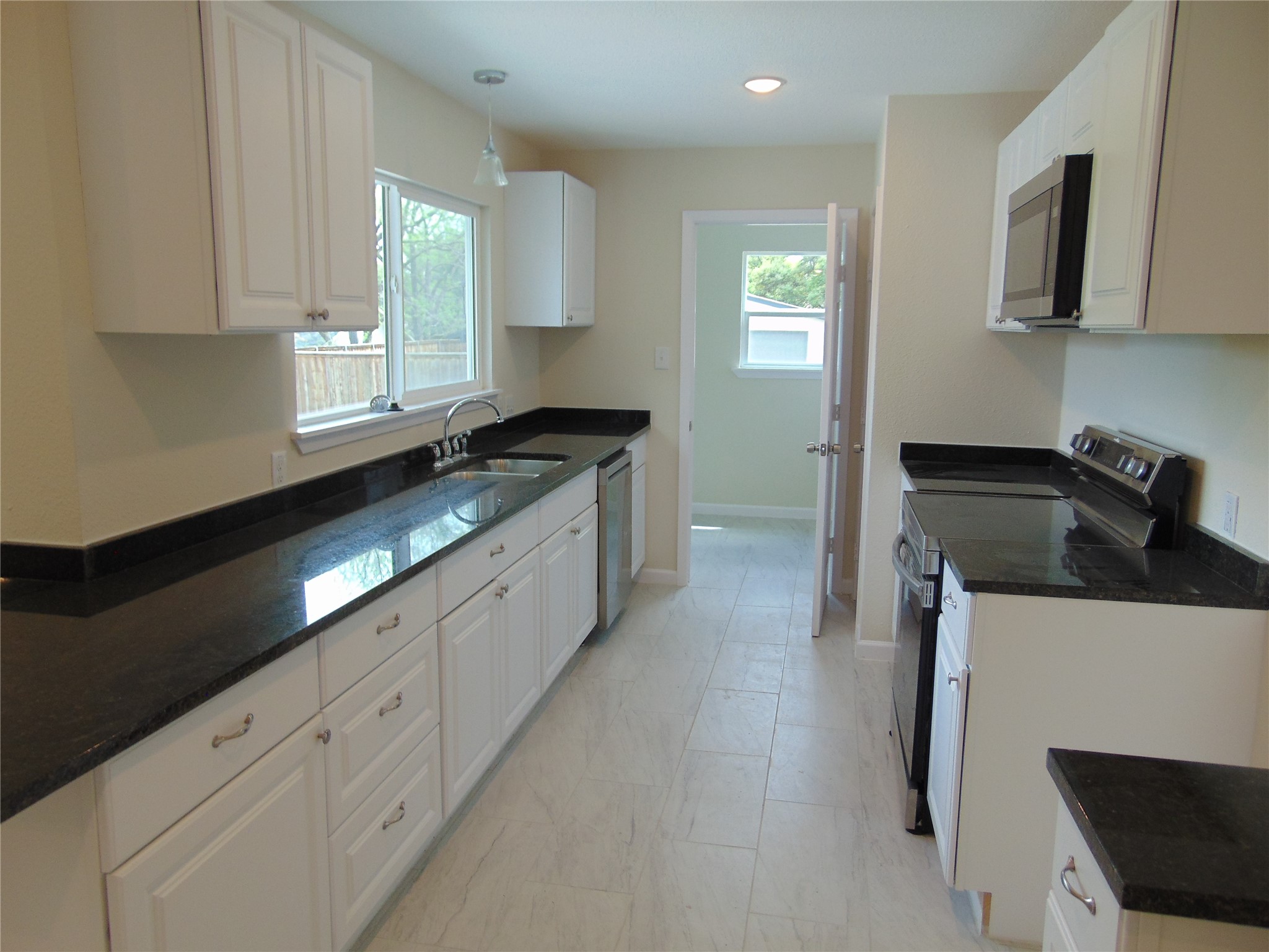 2918 Ashglen Drive Garland TX 75043