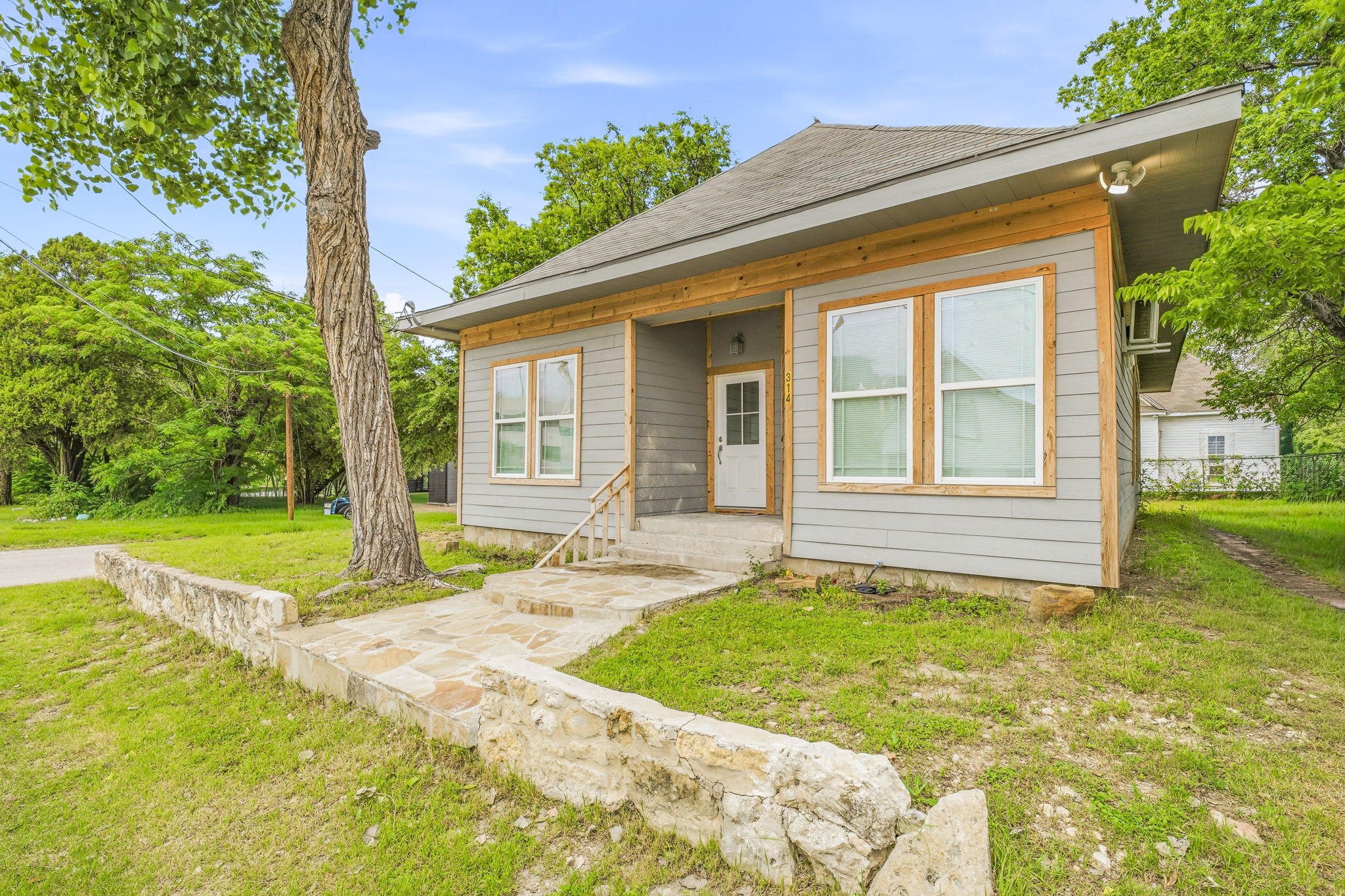 314 N Harding Street Fort Worth TX 76102