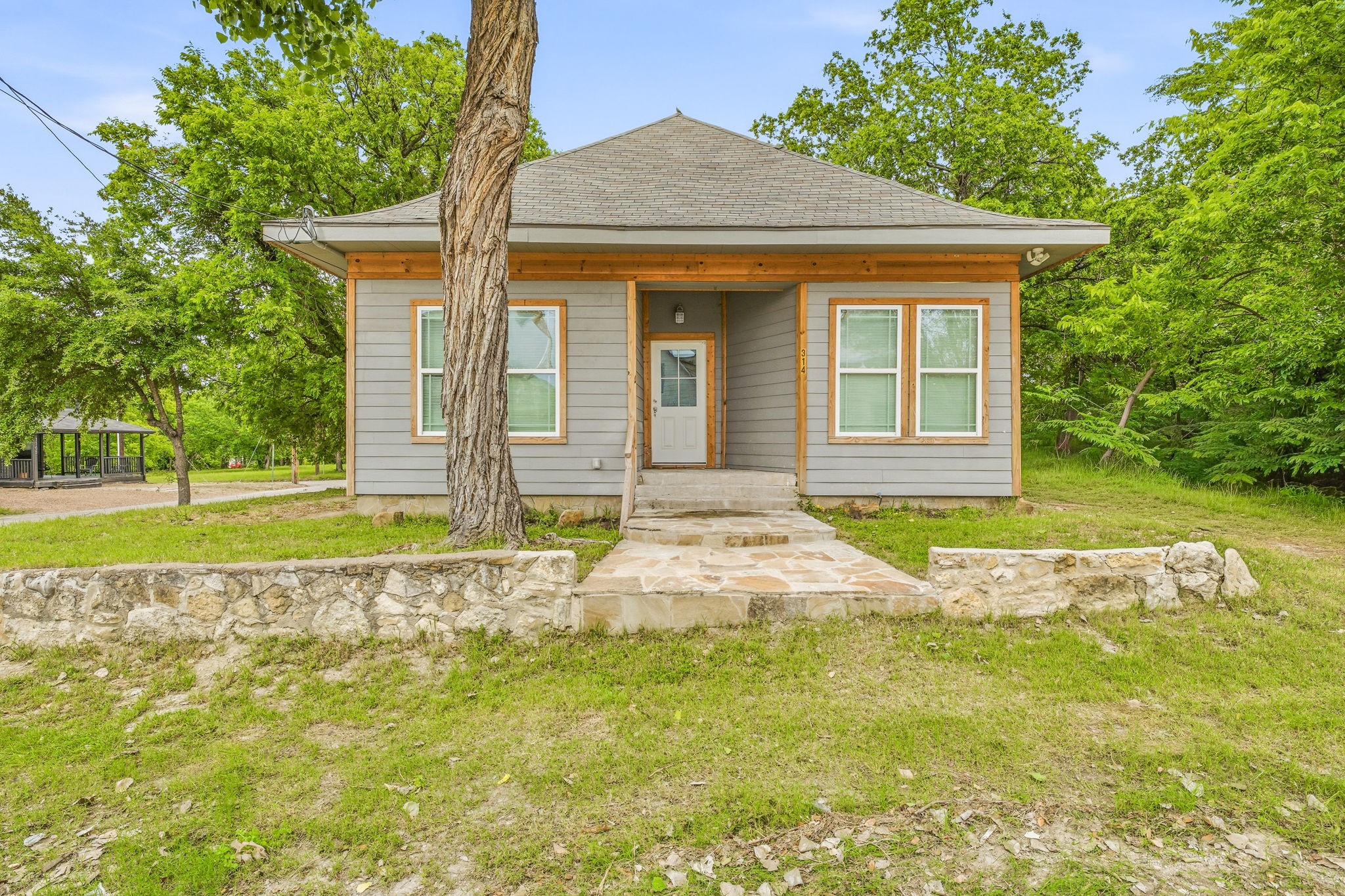 314 N Harding Street Fort Worth TX 76102