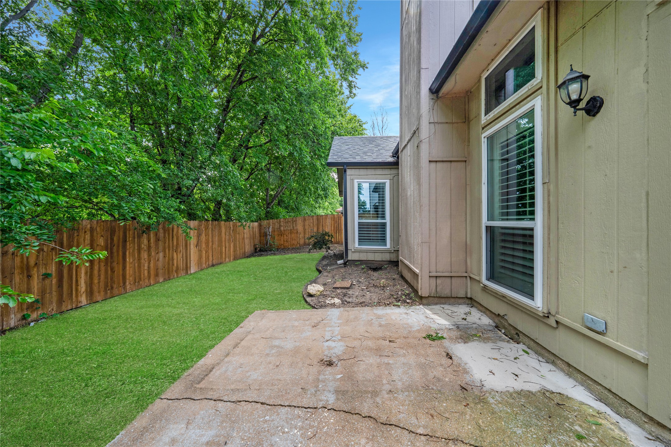 2301 Bennington Drive Arlington TX 76018