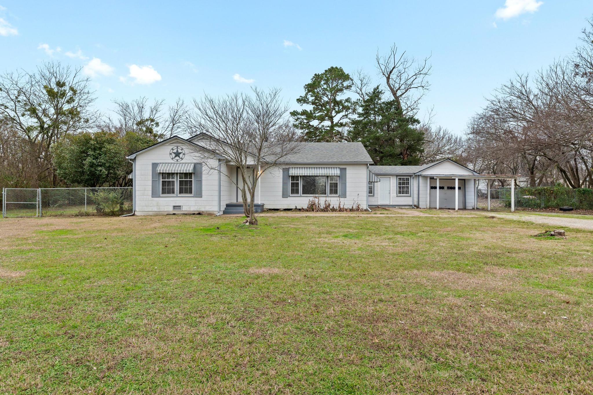 702 W Bells Boulevard Bells TX 75414