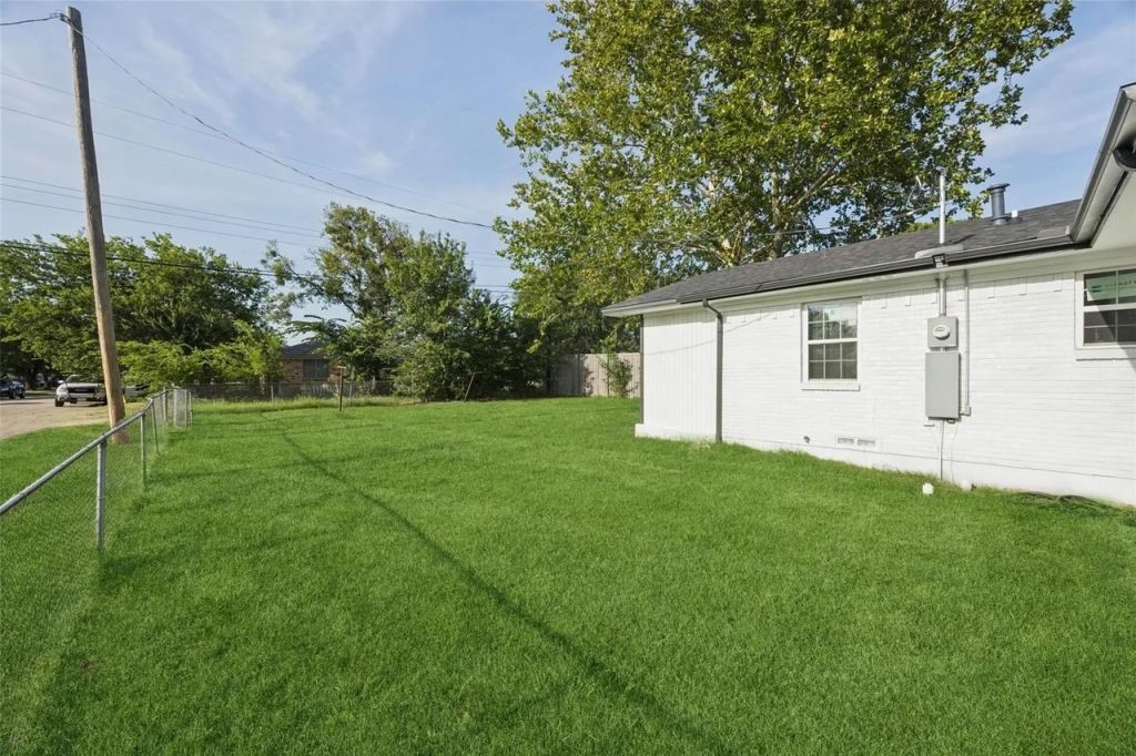 300 E Hazelwood Street Princeton TX 75407