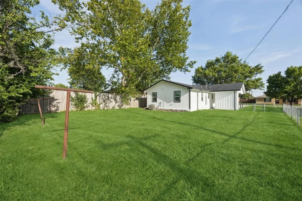 300 E Hazelwood Street Princeton TX 75407