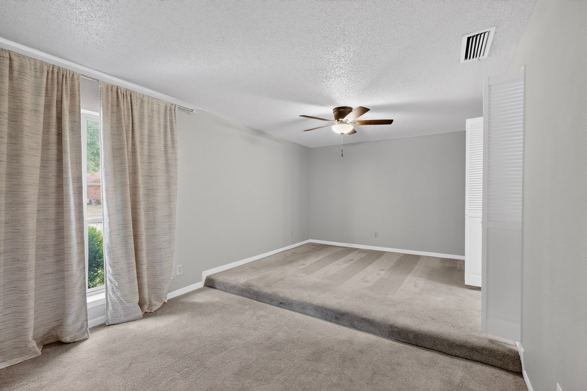 949 Meadowdale Circle Garland TX 75043