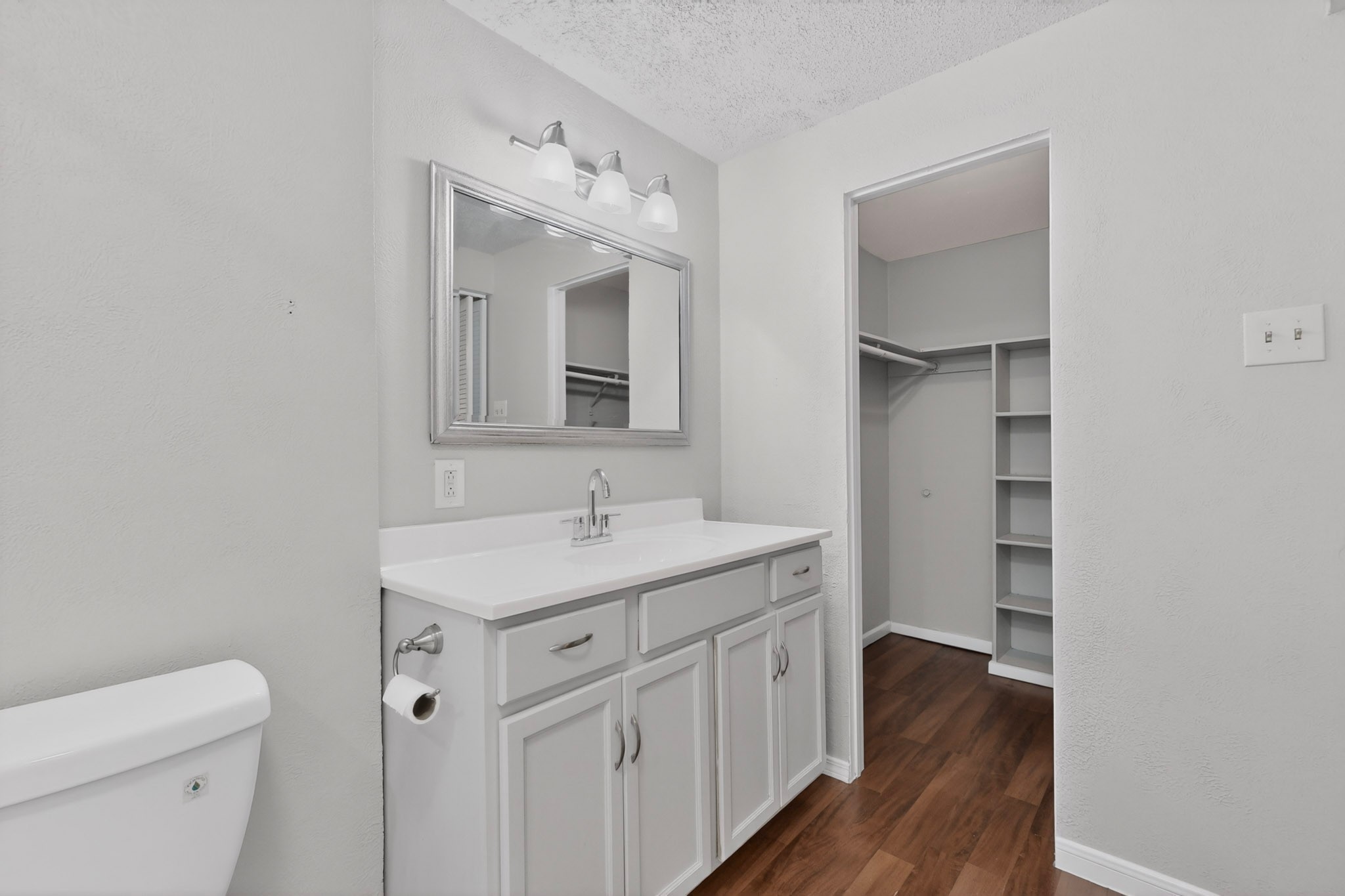 949 Meadowdale Circle Garland TX 75043