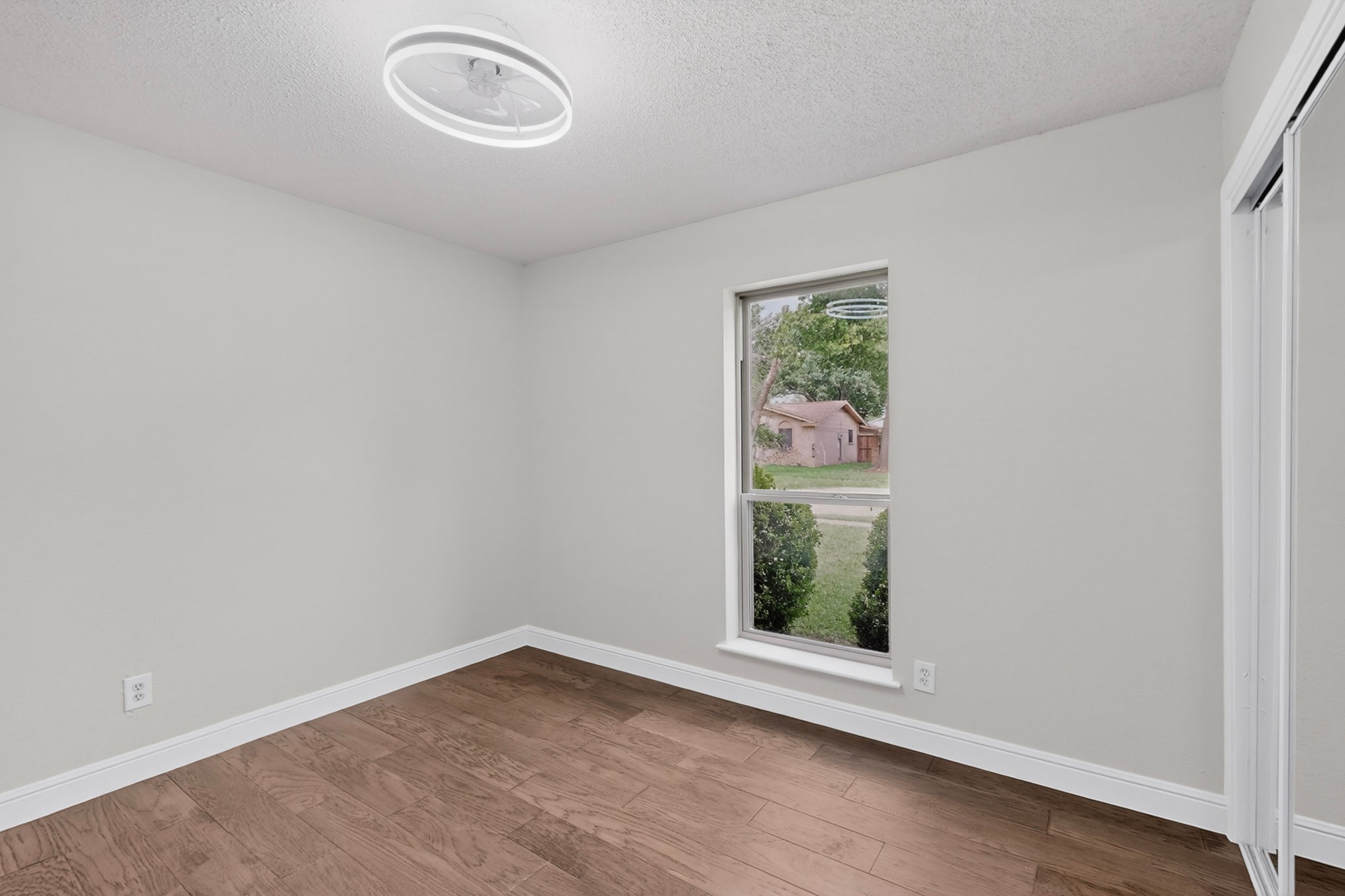 949 Meadowdale Circle Garland TX 75043