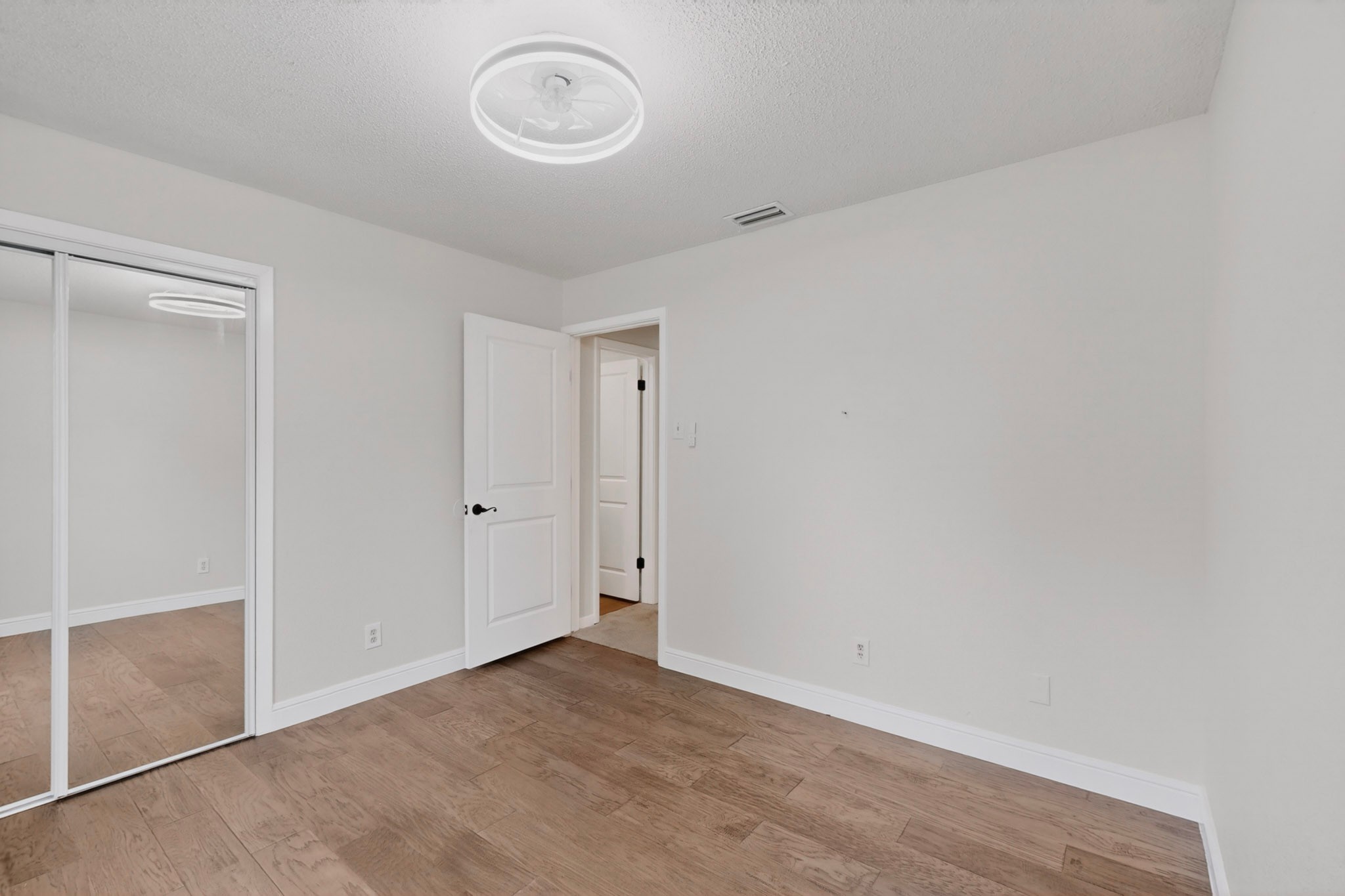 949 Meadowdale Circle Garland TX 75043