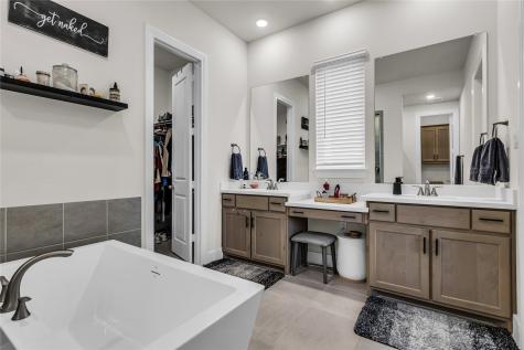 1723 Holly Oak Way Fate TX 75087