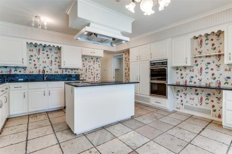 905 Live Oak Lane Arlington TX 76012