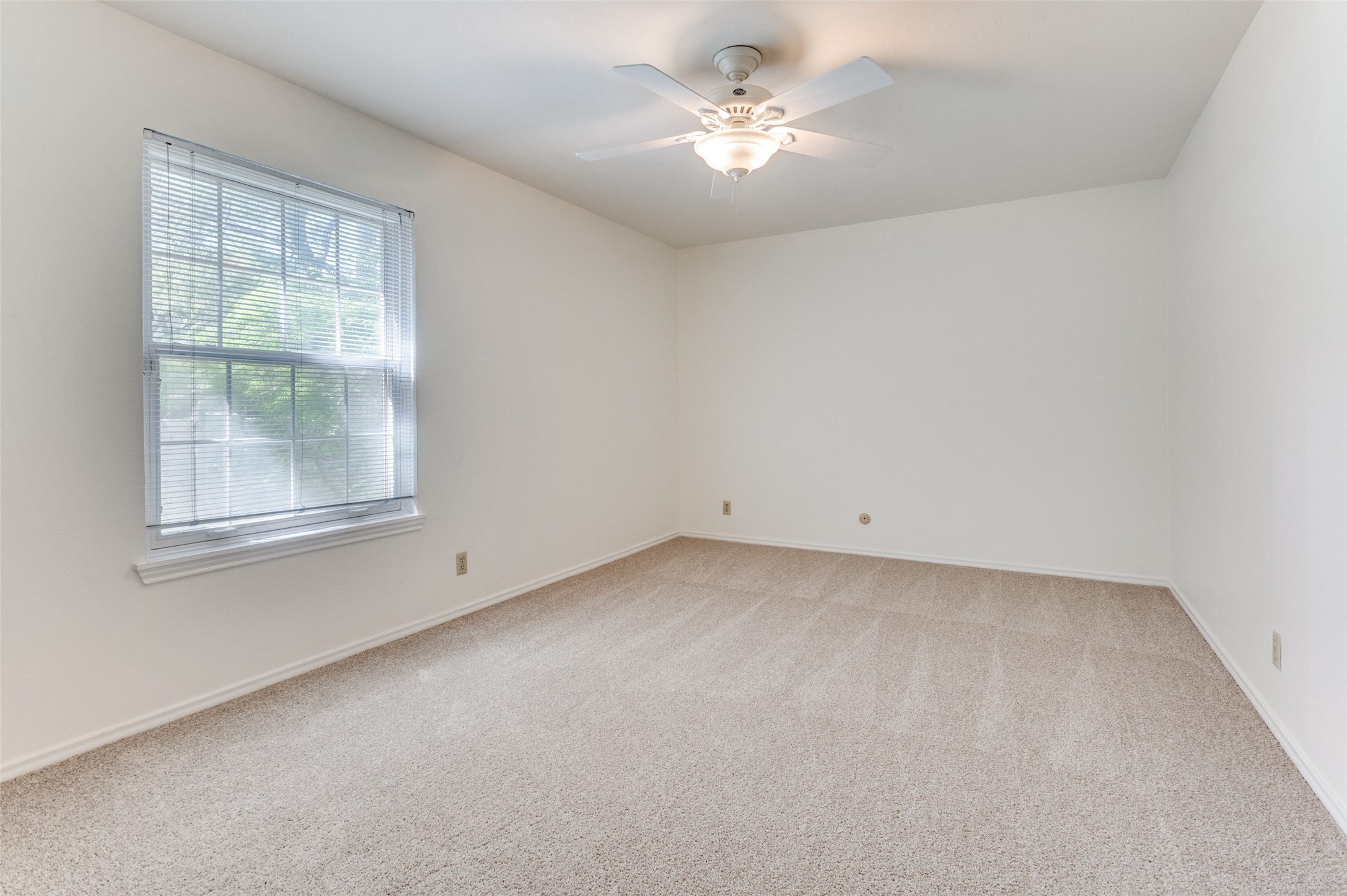 905 Live Oak Lane Arlington TX 76012