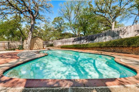 905 Live Oak Lane Arlington TX 76012