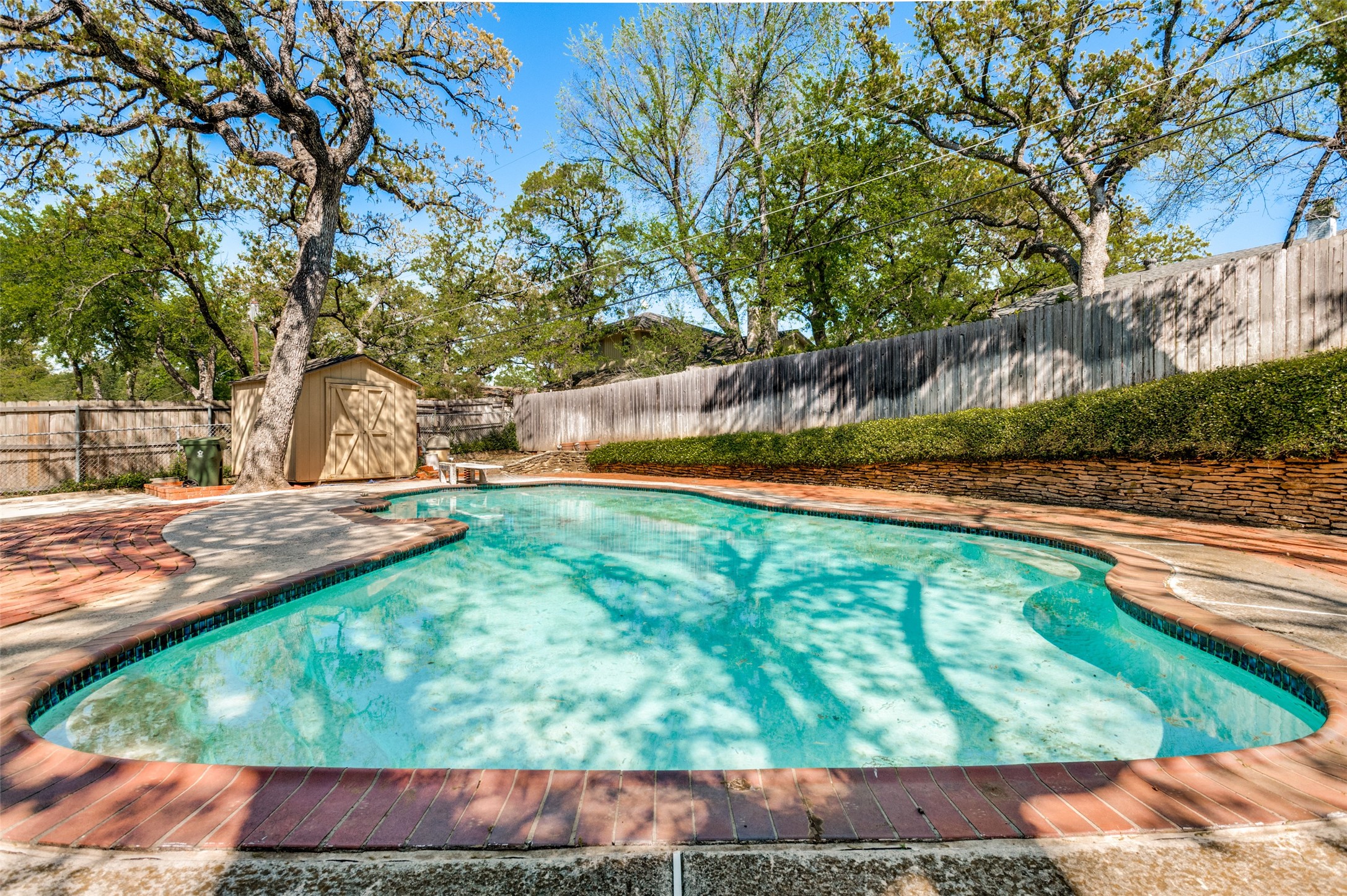 905 Live Oak Lane Arlington TX 76012