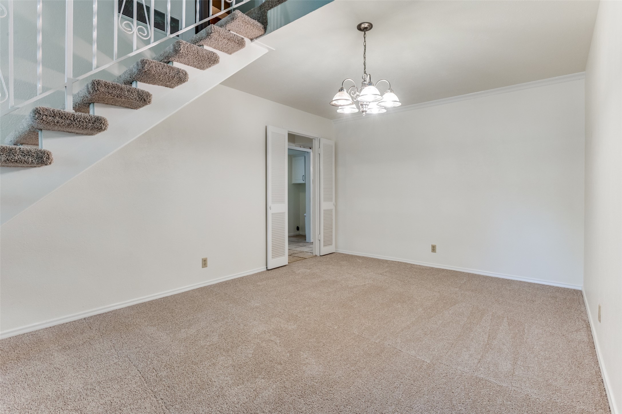 905 Live Oak Lane Arlington TX 76012