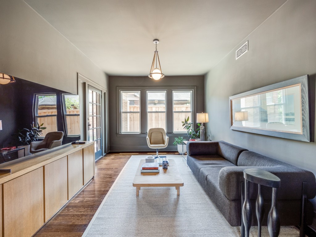 631 N Rosemont Avenue Dallas TX 75208